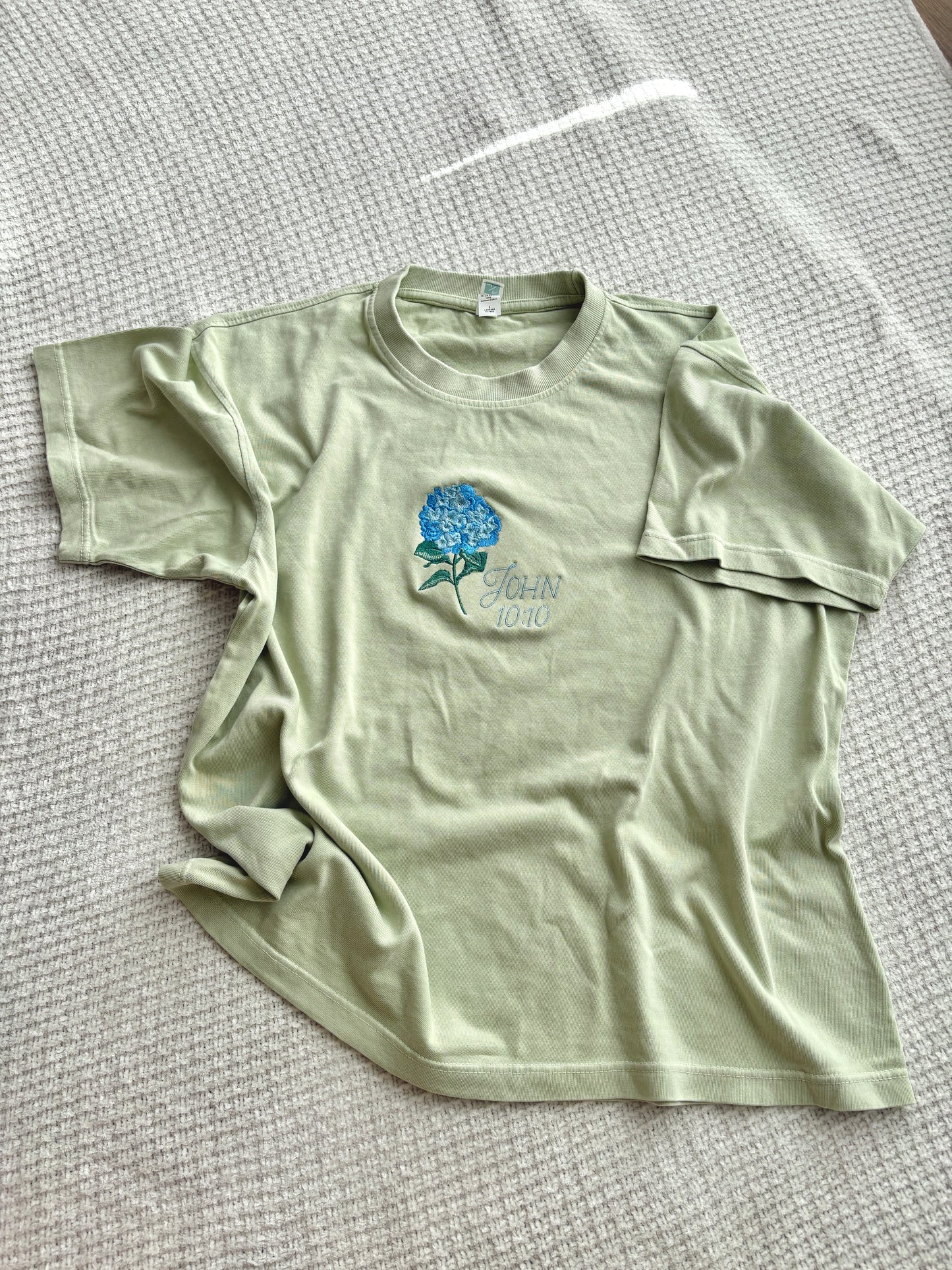 PREORDER Hydrangea tee